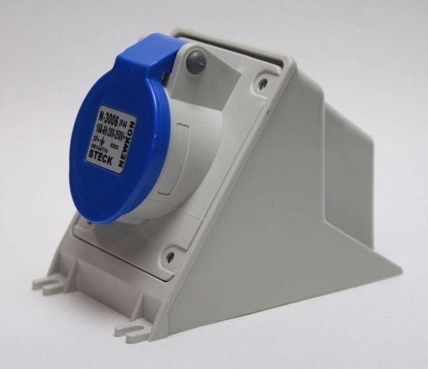 Tomada PVC 2P+T 6H Sobrepor Industrial 16A/220VCA com Tampa Azul IP44