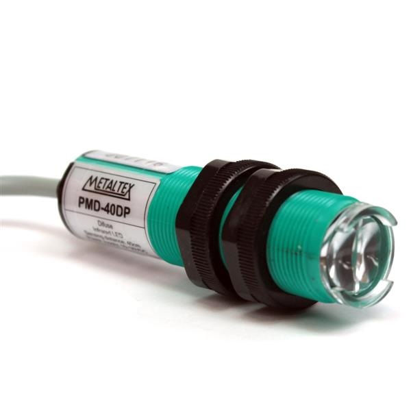 Sensor Fotoelétrico Difuso Cilíndrico M18 NPN 10-30VCC 1NA+1NF Alcance 400 mm com Cabo 2 M 4 Fios IP67